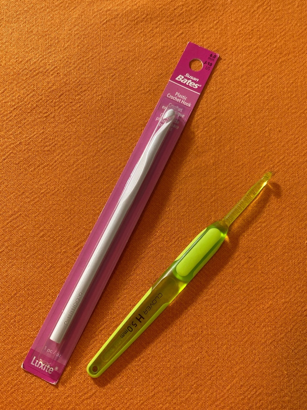 White and Neon Green Crochet Hook Set (US sizes H & J)